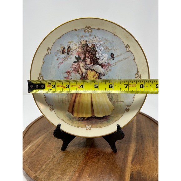 The Hamilton Collection Little Ladies Porcelain Collector Plate Collection - Picture 15 of 15